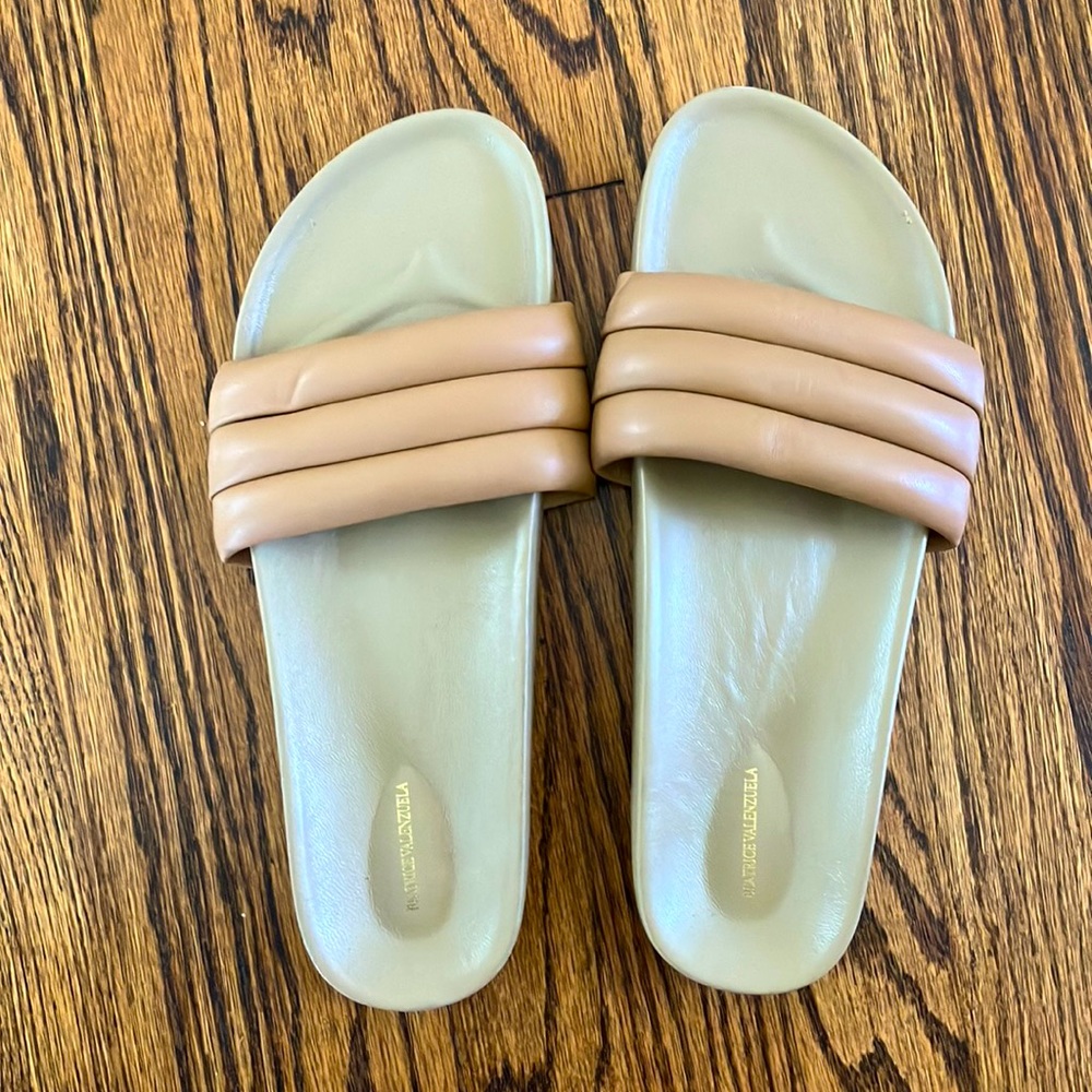 Beatrice Valenzuela sandalas in sand. Sz 10. Brand new.